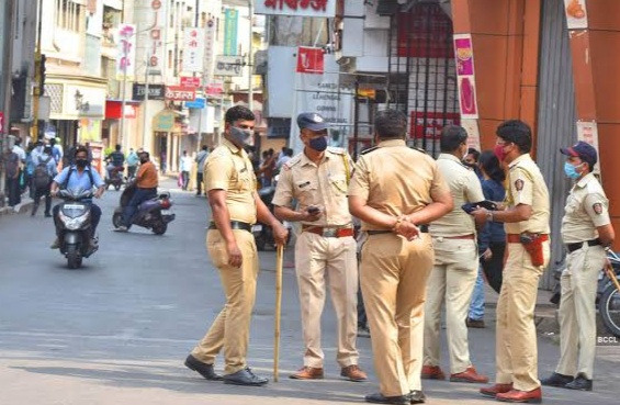 Pune Lockdown : Consolation to the people of Pune! Municipal Corporation announces new rules | Pune Lockdown : पुणेकरांना दिलासा! महापालिकेकडून नवीन नियमावली जाहीर; वाचा सविस्तर, काय राहणार सुरू, काय बंद