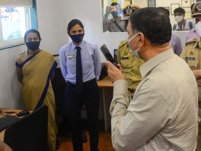 Home Minister's phone call to know the work of police; But..... | पोलिसांचे काम जाणून घेण्यासाठी गृहमंत्र्यांचा एकाला फोन; पण तो निघाला राष्ट्रवादीचा कार्यकर्ता Home Minister's phone call to know the work of police; But..... | पोलिसांचे काम जाणून घेण्यासाठी गृहमंत्र्यांचा एकाला फोन; पण तो निघाला राष्ट्रवादीचा कार्यकर्ता
