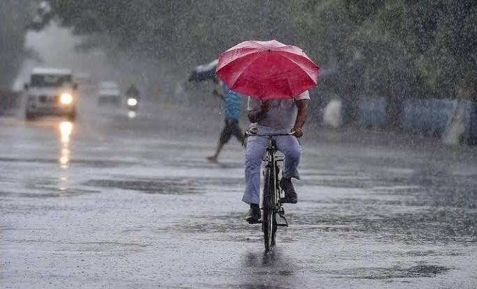 Weather Alert : Chance of rain in Pune, Central Maharashtra, Marathwada and Vidarbha for next three days | Weather Alert : पुढील तीन दिवस पुण्यासह मध्य महाराष्ट्र, मराठवाडा, विदर्भात पावसाची शक्यता Weather Alert : Chance of rain in Pune, Central Maharashtra, Marathwada and Vidarbha for next three days | Weather Alert : पुढील तीन दिवस पुण्यासह मध्य महाराष्ट्र, मराठवाडा, विदर्भात पावसाची शक्यता