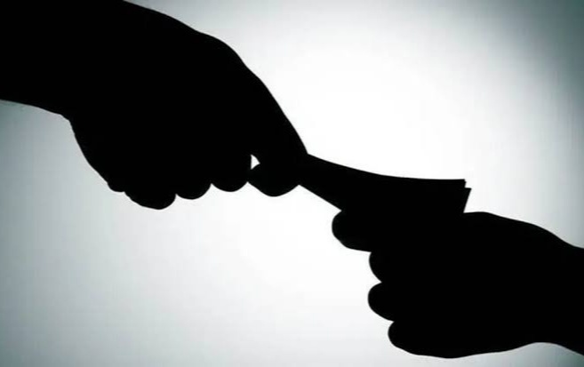 Triple action of ‘bribery’ in the one day; Talegaon Dabhade Municipal Council Chief Officers, Lawyers, Co-operation Officers arrested | ‘लाच लुचपत’ची एकाच दिवशी तिहेरी कारवाई; तळेगाव दाभाडे नगरपरिषदेच्या मुख्याधिकार्यांसह वकील, सहकार अधिकारी जाळ्यात Triple action of ‘bribery’ in the one day; Talegaon Dabhade Municipal Council Chief Officers, Lawyers, Co-operation Officers arrested | ‘लाच लुचपत’ची एकाच दिवशी तिहेरी कारवाई; तळेगाव दाभाडे नगरपरिषदेच्या मुख्याधिकार्यांसह वकील, सहकार अधिकारी जाळ्यात