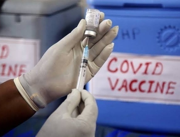Pune Corona Vaccine : Vaccination of students going abroad will start from today in the city | Pune Corona Vaccine : परदेशात जाणाऱ्या विद्यार्थ्यांचे शहरात आजपासून लसीकरण सुरू
