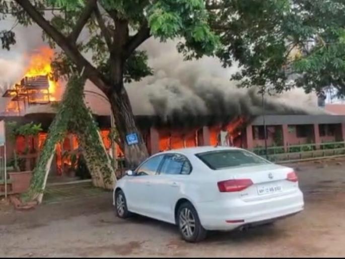 Fire in hotel Kanchan on Pune-Solapur highway ; Fortunately, no casualties were reported | Video : पुणे- सोलापूर महामार्गावरील हॉटेल कांचनला भीषण आग; सुदैवाने जीवितहानी टळली Fire in hotel Kanchan on Pune-Solapur highway ; Fortunately, no casualties were reported | Video : पुणे- सोलापूर महामार्गावरील हॉटेल कांचनला भीषण आग; सुदैवाने जीवितहानी टळली