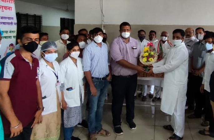 Corona warriors proudly overwhelmed Chalisgaon | चाळीसगावला गौरवाने कोरोना योद्धे भारावले