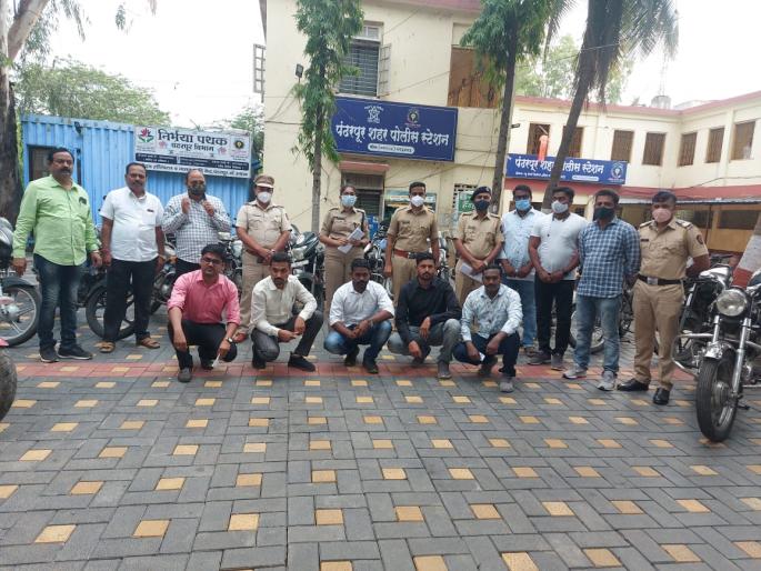 Big news; 46 motorcycles seized in Pandharpur; The search for the owner begins | मोठी बातमी; पंढरपुरात ४६ मोटारसायकली जप्त; मालकांचा शोध घेण्याचे काम सुरु 