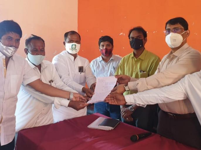 Pune - Farmers in Khed taluka oppose Nashik High Speed Railway and Ring Road project | पुणे - नाशिक हायस्पीड रेल्वेमार्ग अन् रिंगरोड प्रकल्पाला खेड तालुक्यातील काही शेतकऱ्यांचा विरोध Pune - Farmers in Khed taluka oppose Nashik High Speed Railway and Ring Road project | पुणे - नाशिक हायस्पीड रेल्वेमार्ग अन् रिंगरोड प्रकल्पाला खेड तालुक्यातील काही शेतकऱ्यांचा विरोध