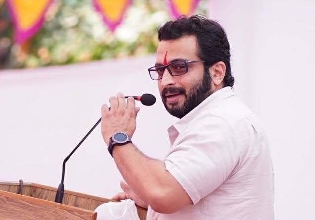 Chakan traffic jam will break ; MP Dr. Amol Kolhe's Road Development Corporation officials inspected | चाकणची वाहतूक कोंडी फुटणार; खासदार डॉ. अमोल कोल्हे यांची माहिती