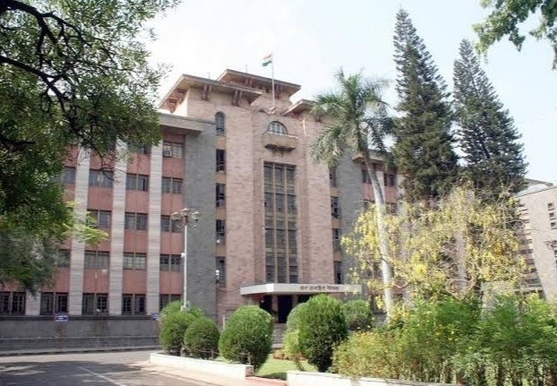 Notice by High Court to Pune Municipal Corporation regarding recovery of irregular property tax | अनियमितता मालमत्ता कर वसुलीबद्दल उच्च न्यायालयाची पुणे महापालिकेला नोटीस 