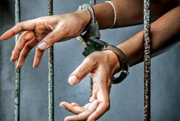 Accused arrested for carrying weopan ; Three live cartridges seized along with a pistol | शस्त्र बाळगल्याप्रकरणी तडीपार आरोपीला अटक; पिस्तुलासह तीन जिवंत काडतुसे जप्त