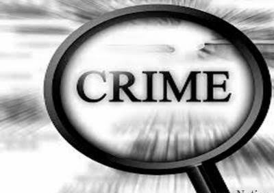 Police raids on illegal liquor sales; Crime filed against three persons | अवैध दारु विक्रीवर पोलिसांचे छापा सत्र; तीन जणांविरोधात गुन्हे दाखल Police raids on illegal liquor sales; Crime filed against three persons | अवैध दारु विक्रीवर पोलिसांचे छापा सत्र; तीन जणांविरोधात गुन्हे दाखल