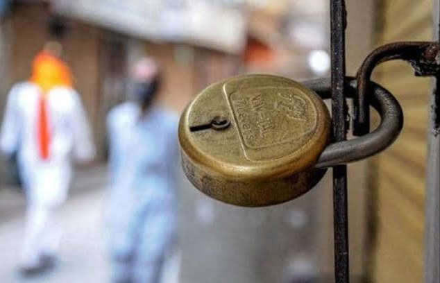 Corona virus Baramati: 14 days strict lockdown announced in Sharad Pawar's Katewadi; Administration's decision due to increasing corona patients | Corona virus Baramati : शरद पवारांच्या काटेवाडीत १४ दिवसांचा कडक लॉकडाऊन जाहीर; वाढत्या रुग्णसंख्येमुळे प्रशासनाचा निर्णय Corona virus Baramati: 14 days strict lockdown announced in Sharad Pawar's Katewadi; Administration's decision due to increasing corona patients | Corona virus Baramati : शरद पवारांच्या काटेवाडीत १४ दिवसांचा कडक लॉकडाऊन जाहीर; वाढत्या रुग्णसंख्येमुळे प्रशासनाचा निर्णय