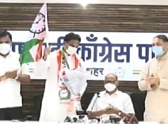 Sharad Pawar is 'Undoubtable Hero of Indian Politics': Former Union Minister Subodh Mohite | शरद पवार हे 'अनडाऊटेबल हिरो ऑफ इंडियन पॉलिटिक्स' : माजी केंद्रीय मंत्री सुबोध मोहितेंचे राष्ट्रवादी प्रवेशावेळी गौरवोद्गार Sharad Pawar is 'Undoubtable Hero of Indian Politics': Former Union Minister Subodh Mohite | शरद पवार हे 'अनडाऊटेबल हिरो ऑफ इंडियन पॉलिटिक्स' : माजी केंद्रीय मंत्री सुबोध मोहितेंचे राष्ट्रवादी प्रवेशावेळी गौरवोद्गार