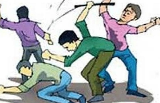 Two person were arrested in a beaten and vandalizing a two-wheeler by weopan ; Incident at Bopkhel | कोयत्याने दुचाकीची तोडफोड करून दोघांना मारहाण, दोन जणांना अटक; बोपखेल येथील घटना Two person were arrested in a beaten and vandalizing a two-wheeler by weopan ; Incident at Bopkhel | कोयत्याने दुचाकीची तोडफोड करून दोघांना मारहाण, दोन जणांना अटक; बोपखेल येथील घटना