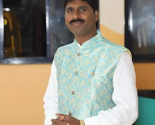 Murder of one in a love affair at Samsherpur | मूर्तीजापूर तालुक्यातील समशेरपूर येथे तरुणाची हत्या, मारेकऱ्याचाही मृत्यू Murder of one in a love affair at Samsherpur | मूर्तीजापूर तालुक्यातील समशेरपूर येथे तरुणाची हत्या, मारेकऱ्याचाही मृत्यू