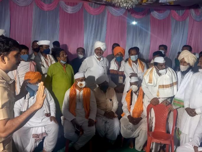 Big news; Anwarkari won the settlement; The administration bowed | मोठी बातमी; तोडगा निघाला अन् वारकरी जिंकले; प्रशासनाने नमतं घेतले Big news; Anwarkari won the settlement; The administration bowed | मोठी बातमी; तोडगा निघाला अन् वारकरी जिंकले; प्रशासनाने नमतं घेतले