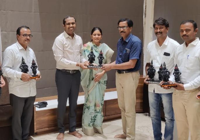 Glory to Chalisgaonkar Warkaris who cycle Pandhari | पंढरीची सायकल वारी करणाऱ्या चाळीसगावकर वारकऱ्यांचा गौरव Glory to Chalisgaonkar Warkaris who cycle Pandhari | पंढरीची सायकल वारी करणाऱ्या चाळीसगावकर वारकऱ्यांचा गौरव