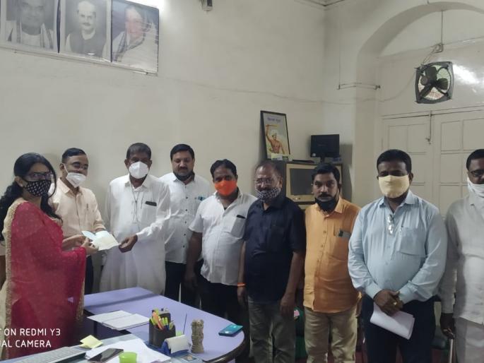 Amalner rushed to the aid of the Konkan flood victims | कोकण पूरग्रस्तांच्या मदतीला अमळनेर सरसावले Amalner rushed to the aid of the Konkan flood victims | कोकण पूरग्रस्तांच्या मदतीला अमळनेर सरसावले