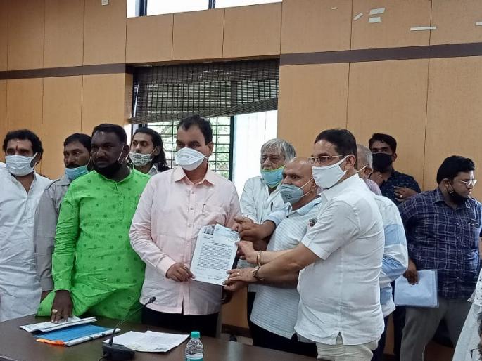 GOOD NEWS; Restrictions in Solapur city will be relaxed on Monday or Tuesday | GOOD NEWS; सोलापूर शहरातील निर्बंध सोमवारी किंवा मंगळवारी शिथिल होणार GOOD NEWS; Restrictions in Solapur city will be relaxed on Monday or Tuesday | GOOD NEWS; सोलापूर शहरातील निर्बंध सोमवारी किंवा मंगळवारी शिथिल होणार