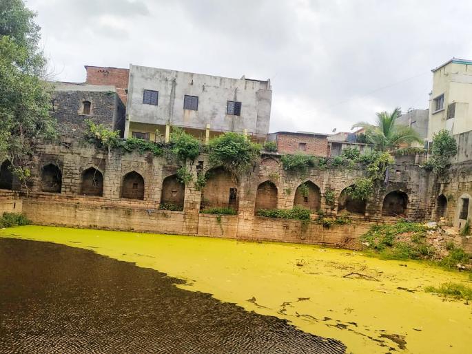 Exciting! Ancient Tirthakund was encroached, a case was registered against the occupier in Osmanabad | खळबळजनक ! प्राचीन तिर्थकुंडच हडपला, कब्जेखोरावर गुन्हा दाखल Exciting! Ancient Tirthakund was encroached, a case was registered against the occupier in Osmanabad | खळबळजनक ! प्राचीन तिर्थकुंडच हडपला, कब्जेखोरावर गुन्हा दाखल