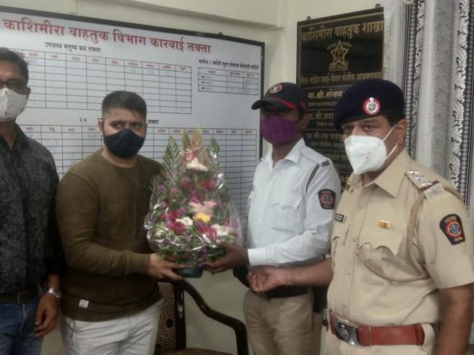 Honesty! The lost Rs 1.5 lakh was given by the rickshaw driver | प्रामाणिकपणा! हरवलेले दीड लाख रुपये रिक्षाचालकामुळे मिळाले परत Honesty! The lost Rs 1.5 lakh was given by the rickshaw driver | प्रामाणिकपणा! हरवलेले दीड लाख रुपये रिक्षाचालकामुळे मिळाले परत