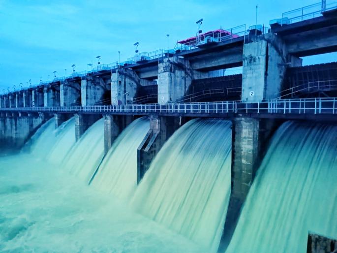 Six gates of Manjara Dam opened; Latur, Osmanabad districts including Beed dried up | मांजरा धरणाचे सहा दरवाजे उघडले;धरण भरल्याने बीडसह लातूर,उस्मानाबाद जिल्हे सुखावले Six gates of Manjara Dam opened; Latur, Osmanabad districts including Beed dried up | मांजरा धरणाचे सहा दरवाजे उघडले;धरण भरल्याने बीडसह लातूर,उस्मानाबाद जिल्हे सुखावले