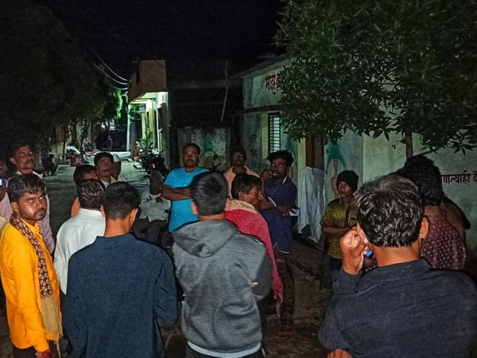 A mysterious voice shook Awargaon, creating an atmosphere of fear among the villagers | गुढ आवाजाने आवरगाव हादरले ग्रामस्थांमध्ये भीतीचे वातावरण A mysterious voice shook Awargaon, creating an atmosphere of fear among the villagers | गुढ आवाजाने आवरगाव हादरले ग्रामस्थांमध्ये भीतीचे वातावरण