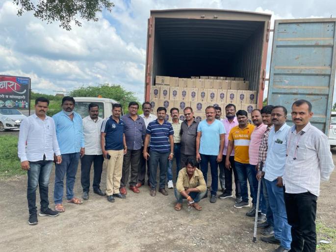 Tempo was caught by the state excise squad with a bottle of foreign liquor | विदेशी मद्याच्या बाटल्यासह टेम्पो राज्य उत्पादन शुल्कच्या पथकाने पकडला Tempo was caught by the state excise squad with a bottle of foreign liquor | विदेशी मद्याच्या बाटल्यासह टेम्पो राज्य उत्पादन शुल्कच्या पथकाने पकडला