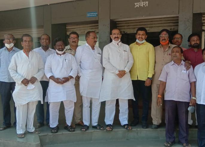 Open the temples but it is the responsibility of the priest trustee to control the crowd of devotees | मंदिरे खुली करा पण भक्तांच्या गर्दीवर नियंत्रण ठेवण्याची जबाबदारी पुजारी अन् ट्रस्टीची Open the temples but it is the responsibility of the priest trustee to control the crowd of devotees | मंदिरे खुली करा पण भक्तांच्या गर्दीवर नियंत्रण ठेवण्याची जबाबदारी पुजारी अन् ट्रस्टीची