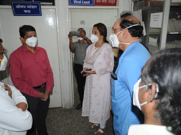 Implement a one-stop shop for HIV testing; Collector Information | एचआयव्ही बाधितांच्या दाखल्यासाठी एक खिडकी योजना राबवणार; जिल्हाधिकाऱ्यांची माहिती