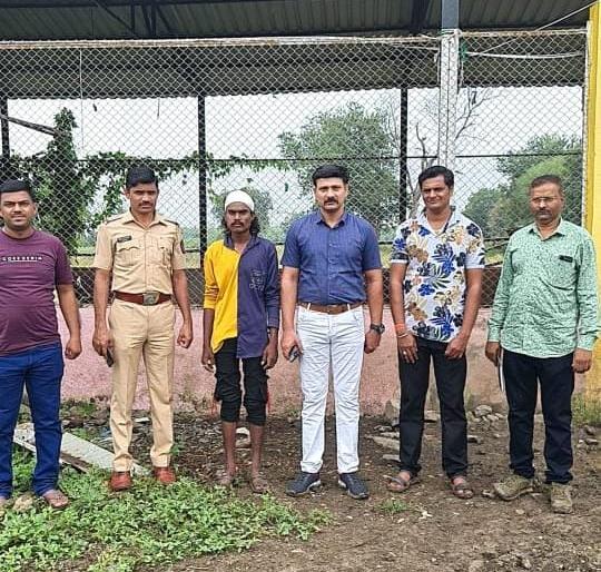 Robbery on the farm, 63 goats were taken away | शेतावर दरोडा, ६३ शेळ्या लांबविल्या Robbery on the farm, 63 goats were taken away | शेतावर दरोडा, ६३ शेळ्या लांबविल्या