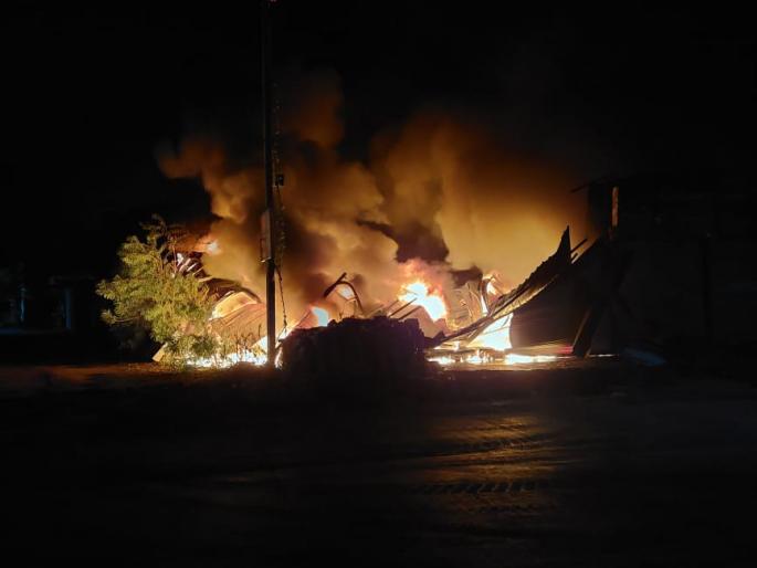 Big news; Fire at a furniture shop in Pandharpur; Loss of crores of rupees | मोठी बातमी; पंढरपुरात फर्निचरच्या दुकानाला आग ; कोट्यावधी रुपयांचे नुकसान Big news; Fire at a furniture shop in Pandharpur; Loss of crores of rupees | मोठी बातमी; पंढरपुरात फर्निचरच्या दुकानाला आग ; कोट्यावधी रुपयांचे नुकसान