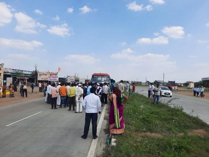 father-son were crushed by a Karnataka state bus passing through wrong side | रॉंगसाईडने जाणाऱ्या कर्नाटक राज्याच्या बसने बाप-लेकास चिरडले