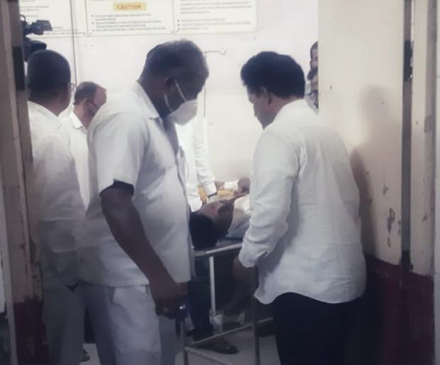 ST's agitation intensified; In Beed, the agitating bus driver attempt to suicide | एसटीचे आंदोलन तीव्र; बीडमध्ये आंदोलक बस चालकाने प्यायले विष ST's agitation intensified; In Beed, the agitating bus driver attempt to suicide | एसटीचे आंदोलन तीव्र; बीडमध्ये आंदोलक बस चालकाने प्यायले विष