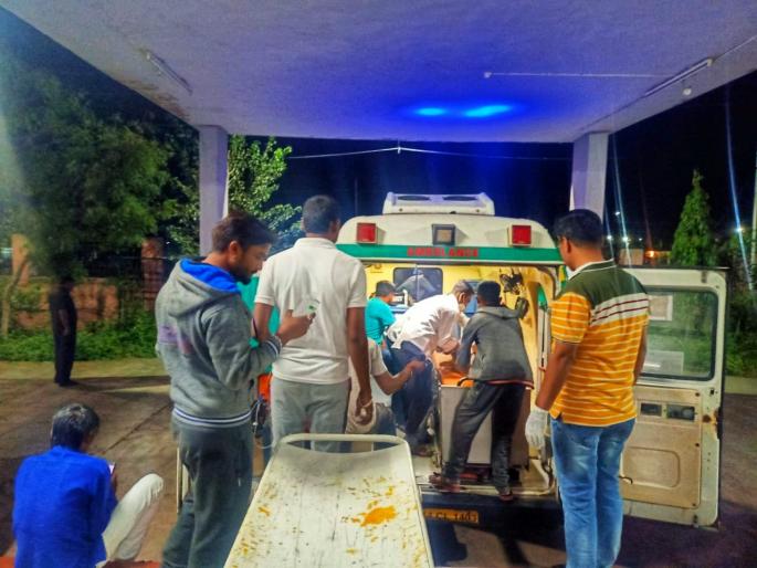 The bike collided with an improper trolley; Young man killed on the spot, boy seriously injured | नादुरुस्त ट्रॉलीवर दुचाकी धडकली; तरुण जागीच ठार, मुलगा गंभीर जखमी