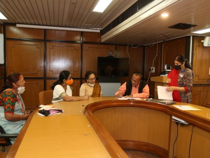 Now students from Solapur district will take training and research at Bhabha Atomic Research Center | आता सोलापूर जिल्ह्यातील विद्यार्थी घेणार भाभा अणु संशोधन केंद्रात प्रशिक्षण अन् संशोधन Now students from Solapur district will take training and research at Bhabha Atomic Research Center | आता सोलापूर जिल्ह्यातील विद्यार्थी घेणार भाभा अणु संशोधन केंद्रात प्रशिक्षण अन् संशोधन