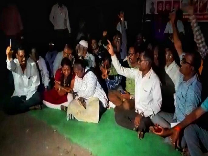 ST Strike: Proposal not accepted, no pay rise, merger is our demand ; ST workers continuing strike | ST Strike : प्रस्ताव मान्य नाही, पगारवाढ नको, विलीनीकरण करा; एसीटी कर्मचारी संपावर कायम ST Strike: Proposal not accepted, no pay rise, merger is our demand ; ST workers continuing strike | ST Strike : प्रस्ताव मान्य नाही, पगारवाढ नको, विलीनीकरण करा; एसीटी कर्मचारी संपावर कायम