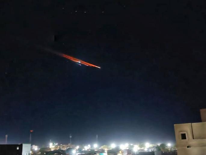 Video: Meteor showers in Marathwada? Spectacular views seen in the sky in many areas | Video: मराठवाड्यात उल्कापात ? अनेक भागात आकाशात दिसले लक्षवेधी दृश्य Video: Meteor showers in Marathwada? Spectacular views seen in the sky in many areas | Video: मराठवाड्यात उल्कापात ? अनेक भागात आकाशात दिसले लक्षवेधी दृश्य