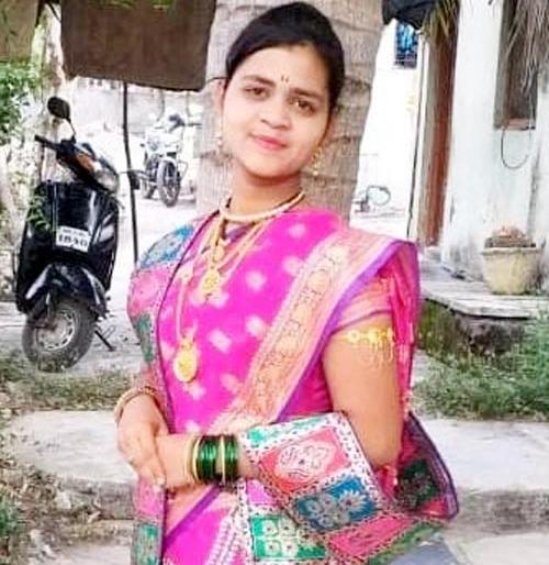 Shocking; College girl dies in container collision | धक्कादायक; कंटेनरच्या धडकेत महाविद्यालयीन तरूणीचा जागीच मृत्यू Shocking; College girl dies in container collision | धक्कादायक; कंटेनरच्या धडकेत महाविद्यालयीन तरूणीचा जागीच मृत्यू