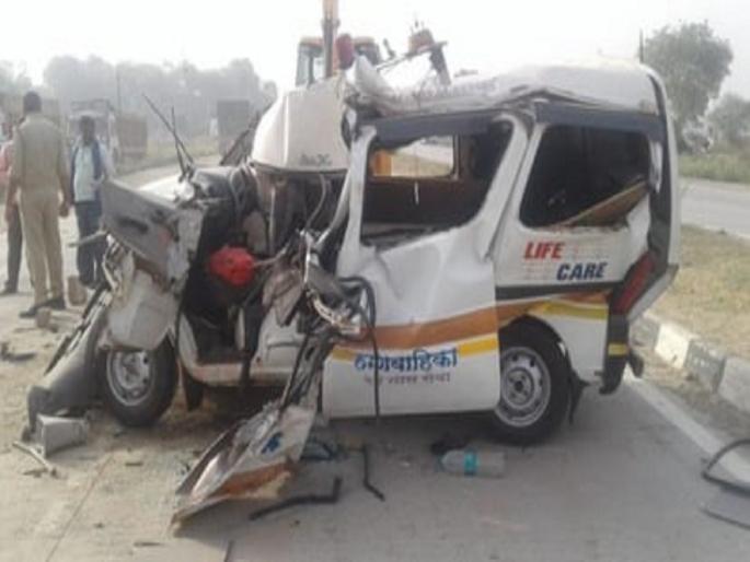 Ratnagiri ambulance crash, driver killed; The bodies were taken to Bihar | रत्नागिरीच्या रुग्णवाहिकेला अपघात, चालक ठार; मृतदेह घेऊन निघाले होते बिहारकडे Ratnagiri ambulance crash, driver killed; The bodies were taken to Bihar | रत्नागिरीच्या रुग्णवाहिकेला अपघात, चालक ठार; मृतदेह घेऊन निघाले होते बिहारकडे