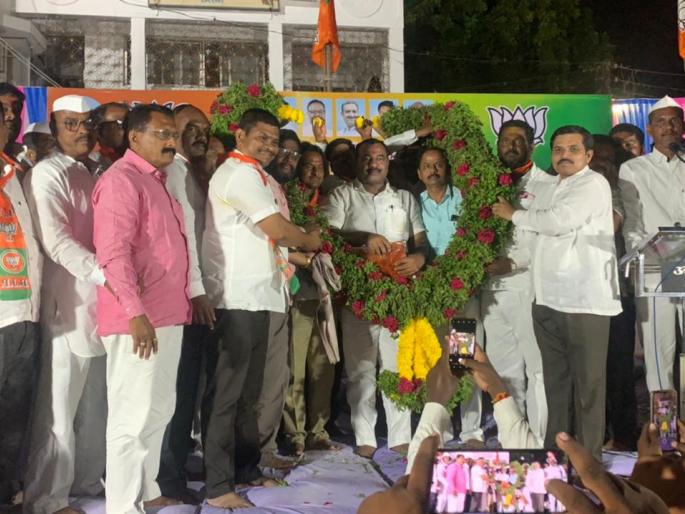 Born in famine, but will not die in famine; MLA Saadhan Awatade's words | दुष्काळात जन्मलो, पण दुष्काळात मरू देणार नाही; आमदार समाधान आवताडे यांचा शब्द Born in famine, but will not die in famine; MLA Saadhan Awatade's words | दुष्काळात जन्मलो, पण दुष्काळात मरू देणार नाही; आमदार समाधान आवताडे यांचा शब्द