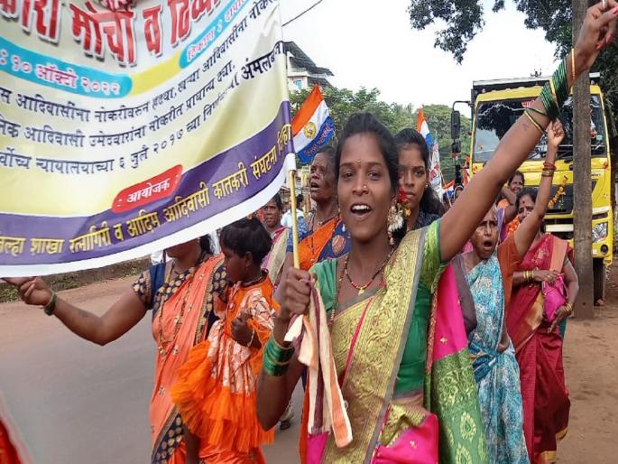 Tribals march against bogus tribals in Dapoli | ..अन्यथा कार्यालयातच घुसू; बोगस आदिवासींविरोधात दापोलीत आदिवासींचा आवाज गर्जला Tribals march against bogus tribals in Dapoli | ..अन्यथा कार्यालयातच घुसू; बोगस आदिवासींविरोधात दापोलीत आदिवासींचा आवाज गर्जला