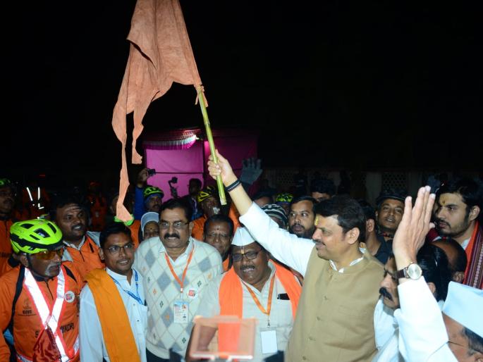 Pandharpur-Ghuman relations will be re-established with the message of brotherhood; Devendra Fadnavis | बंधुत्वाचा संदेशाने पंढरपूर-घुमान पुन्हा नातं तयार होणार; देवेंद्र फडणवीस Pandharpur-Ghuman relations will be re-established with the message of brotherhood; Devendra Fadnavis | बंधुत्वाचा संदेशाने पंढरपूर-घुमान पुन्हा नातं तयार होणार; देवेंद्र फडणवीस