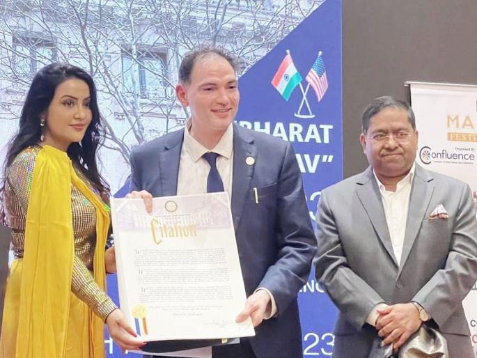 Amruta Fadnavis felicitated at Bharat Mahotsav in New York | न्यू यॉर्कच्या भारत महोत्सवात अमृता फडणवीस यांचा सत्कार Amruta Fadnavis felicitated at Bharat Mahotsav in New York | न्यू यॉर्कच्या भारत महोत्सवात अमृता फडणवीस यांचा सत्कार