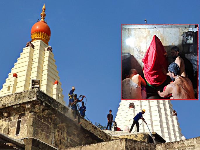 Ambabai gabhara closed due to cleanliness, devotees took darshan of Utsavamurti | Navratri2023: अंबाबाईचा गाभारा बंद, भाविकांनी घेतले उत्सवमूर्तीचे दर्शन; स्वच्छतेच्या कामाला वेग Ambabai gabhara closed due to cleanliness, devotees took darshan of Utsavamurti | Navratri2023: अंबाबाईचा गाभारा बंद, भाविकांनी घेतले उत्सवमूर्तीचे दर्शन; स्वच्छतेच्या कामाला वेग