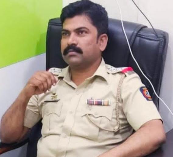 case has been registered against the assistant police inspector of the crime branch who demanded a bribe of 10 lakhs to help the accused | आरोपीला मदत करण्यासाठी १० लाखांची लाच मागणाऱ्या गुन्हे शाखेच्या सहायक पोलिस निरीक्षक वर गुन्हा दाखल