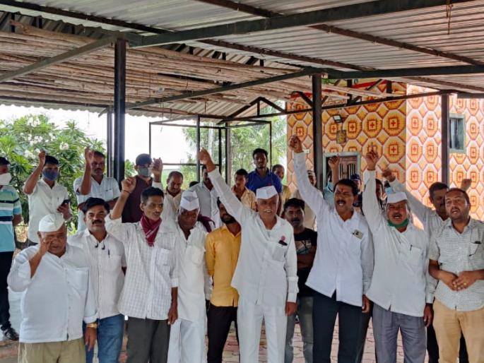 Oppose to Pune-Nashik high speed railway; Farmers stop land survey | पुणे-नाशिक हायस्पीड रेल्वेच्या मोजणीला विरोध; शेतकऱ्यांनी जमीन मोजणीचे काम पाडले बंद Oppose to Pune-Nashik high speed railway; Farmers stop land survey | पुणे-नाशिक हायस्पीड रेल्वेच्या मोजणीला विरोध; शेतकऱ्यांनी जमीन मोजणीचे काम पाडले बंद