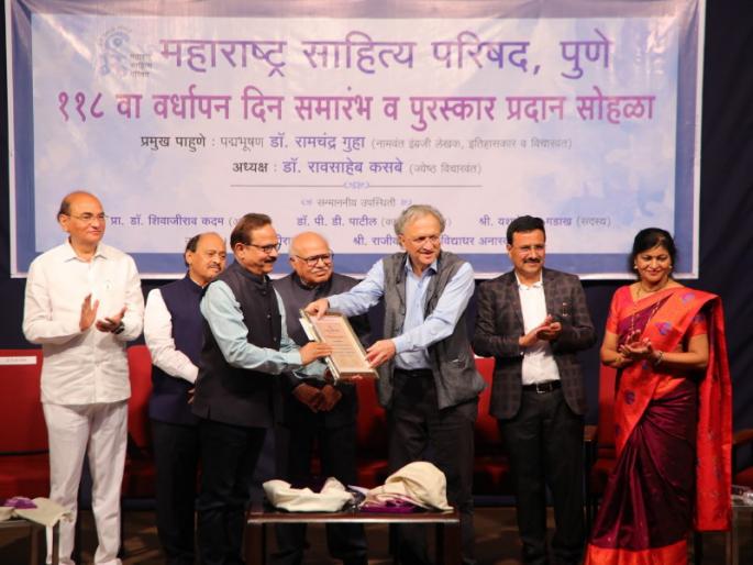 A biography with the relationship of a person parents friends relatives is best Dr. Ramachandra Guha | व्यक्तीचे आई-वडिल, मित्र, नातेवाईक अशा सर्वांचे नातेसंबंध असणारी बायोग्राफी उत्तम ठरते - डॉ. रामचंद्र गुहा A biography with the relationship of a person parents friends relatives is best Dr. Ramachandra Guha | व्यक्तीचे आई-वडिल, मित्र, नातेवाईक अशा सर्वांचे नातेसंबंध असणारी बायोग्राफी उत्तम ठरते - डॉ. रामचंद्र गुहा