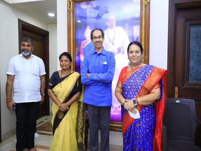 Sushma Andhare, who criticized Uddhav Thackeray, publicly entered the Shiv Sena | उद्धव ठाकरेंवर टीका करणाऱ्या सुषमा अंधारे यांचा शिवसेनेत जाहीर प्रवेश Sushma Andhare, who criticized Uddhav Thackeray, publicly entered the Shiv Sena | उद्धव ठाकरेंवर टीका करणाऱ्या सुषमा अंधारे यांचा शिवसेनेत जाहीर प्रवेश