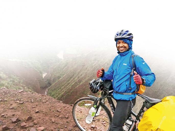 meet young man from Nashik, yogesh gupta, who traveled 31 countries and 24 thousand kilometers on bicycle | 31 देश आणि 24 हजार किलोमीटरचा सायकल प्रवास करणारा एक योगी meet young man from Nashik, yogesh gupta, who traveled 31 countries and 24 thousand kilometers on bicycle | 31 देश आणि 24 हजार किलोमीटरचा सायकल प्रवास करणारा एक योगी