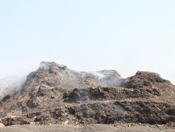 Kolhapur: Where capping will result in five acres of land going to be missing, will the waste be decomposed? | कोल्हापूर : कॅपिंगमुळे पाच एकर जागा होणार गायब, ओला कचरा डंपीग करणार कोठे? Kolhapur: Where capping will result in five acres of land going to be missing, will the waste be decomposed? | कोल्हापूर : कॅपिंगमुळे पाच एकर जागा होणार गायब, ओला कचरा डंपीग करणार कोठे?