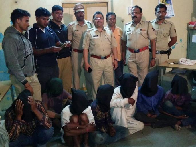 A gang of robbers caught by the Belvandi police | बेलवंडी पोलिसांनी पकडली दरोडेखोरांची टोळी A gang of robbers caught by the Belvandi police | बेलवंडी पोलिसांनी पकडली दरोडेखोरांची टोळी